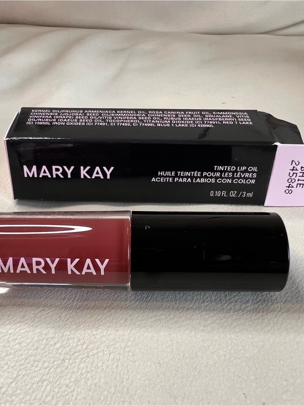 Mary Kay Tinted Lip Oil Berry DISCONTINUED